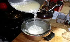 مهمترین خواص آب پنیر برای بدن که نمی دانستید