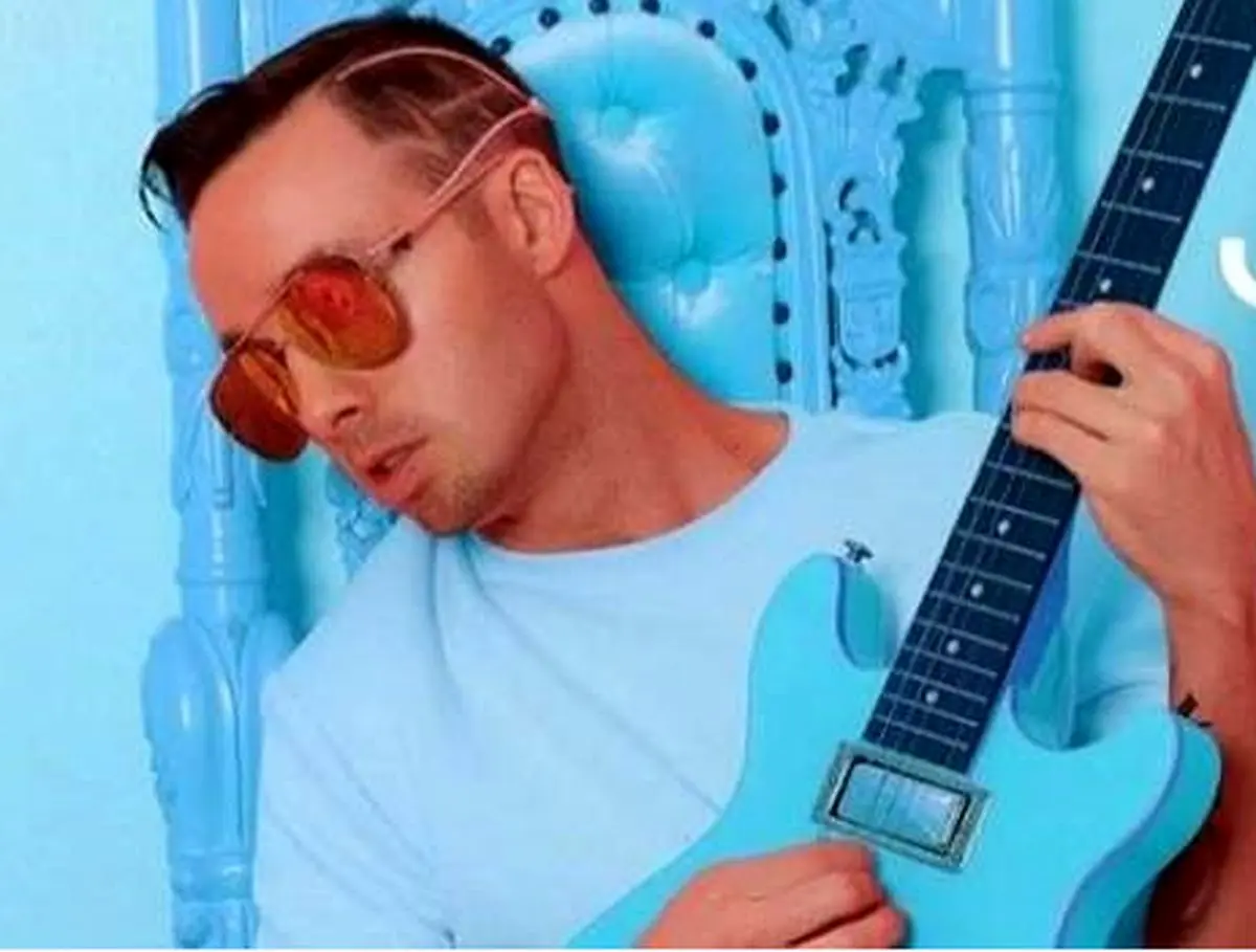 سقوط مرگبار خواننده 34 ساله از روی بال هواپیما! / هنگام ضبط ویدئو رخ داد