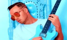 سانحه‌ای مرگبار برای یک خواننده / کشته شدن روی بال هواپیما