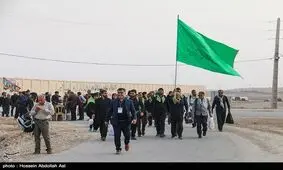 سینه‌زنی زائران حسینی در مسیر عشق+فیلم