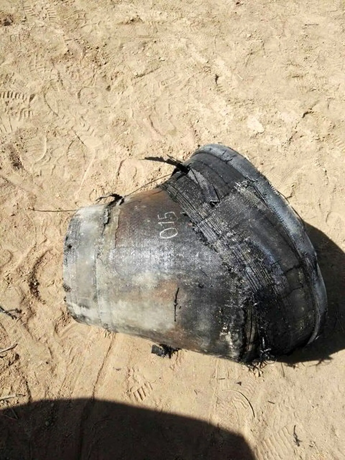 سقوط اشیا ناشناس در بجستان ،قطعاتی احتمالی از پهباد یا ماهواره است