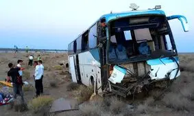 تصادف اتوبوس زائران اربعین در آزادراه پل زال ۲۱ مصدوم برجای گذاشت