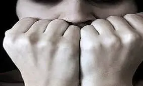 چرا دخترها بیشتر از پسرها دچار اضطراب می‌شوند؟