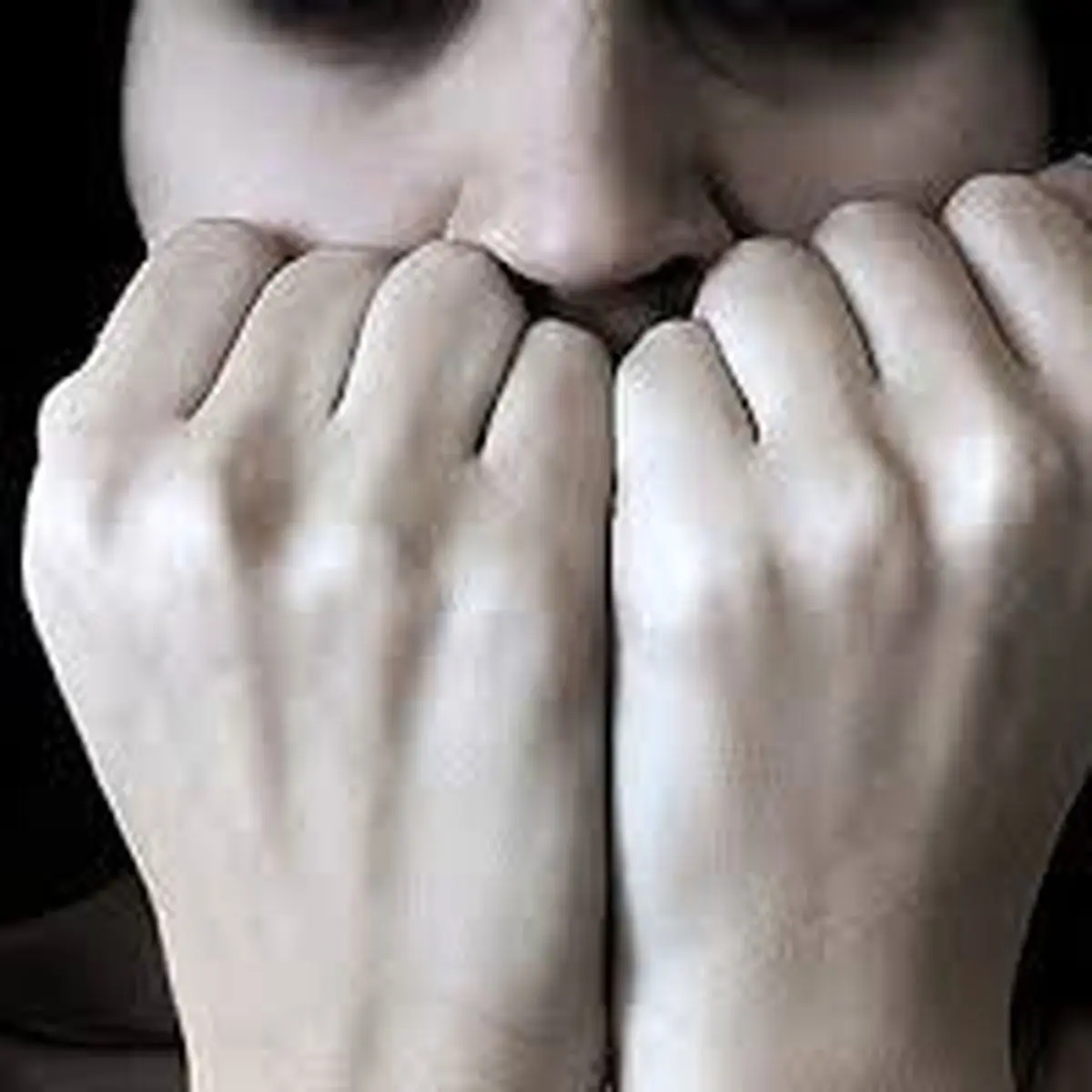 چرا دخترها بیشتر از پسرها دچار اضطراب می‌شوند؟