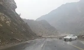 گزارش ۲ مورد ریزش کوه در پلدختر/ همه محورها باز است