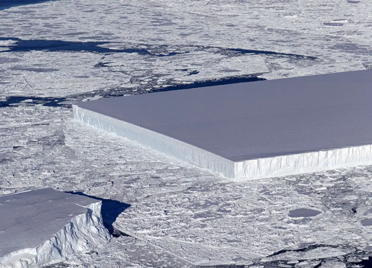تعجب دانشمندان از توده یخ کاملا مستطیلی شکل در قطب جنوب!