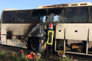آتش‌سوزی اتوبوس مسافربری با ۳۵ مسافر