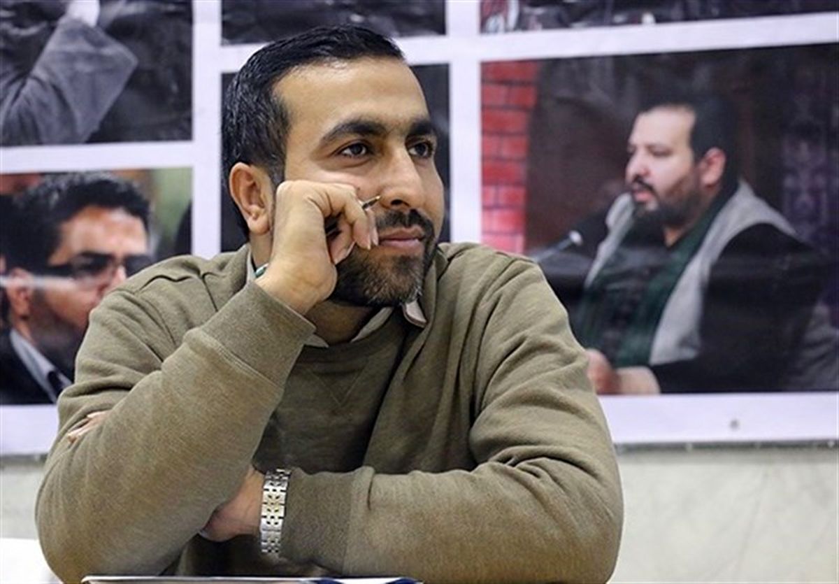 گروهی ۳۰۰ نفره سرود «الله الله» را میخوانند