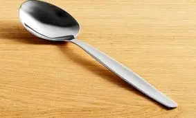 قورت دادن قاشق 20 سانتی سر شرط بندی + تصاویر