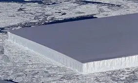 توده یخ کاملا مستطیلی شکل در قطب جنوب تعجب دانشمندان را برانگیخته است!