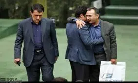 پلاستیک یک برند گران قیمت در دستان نماینده مجلس+ عکس