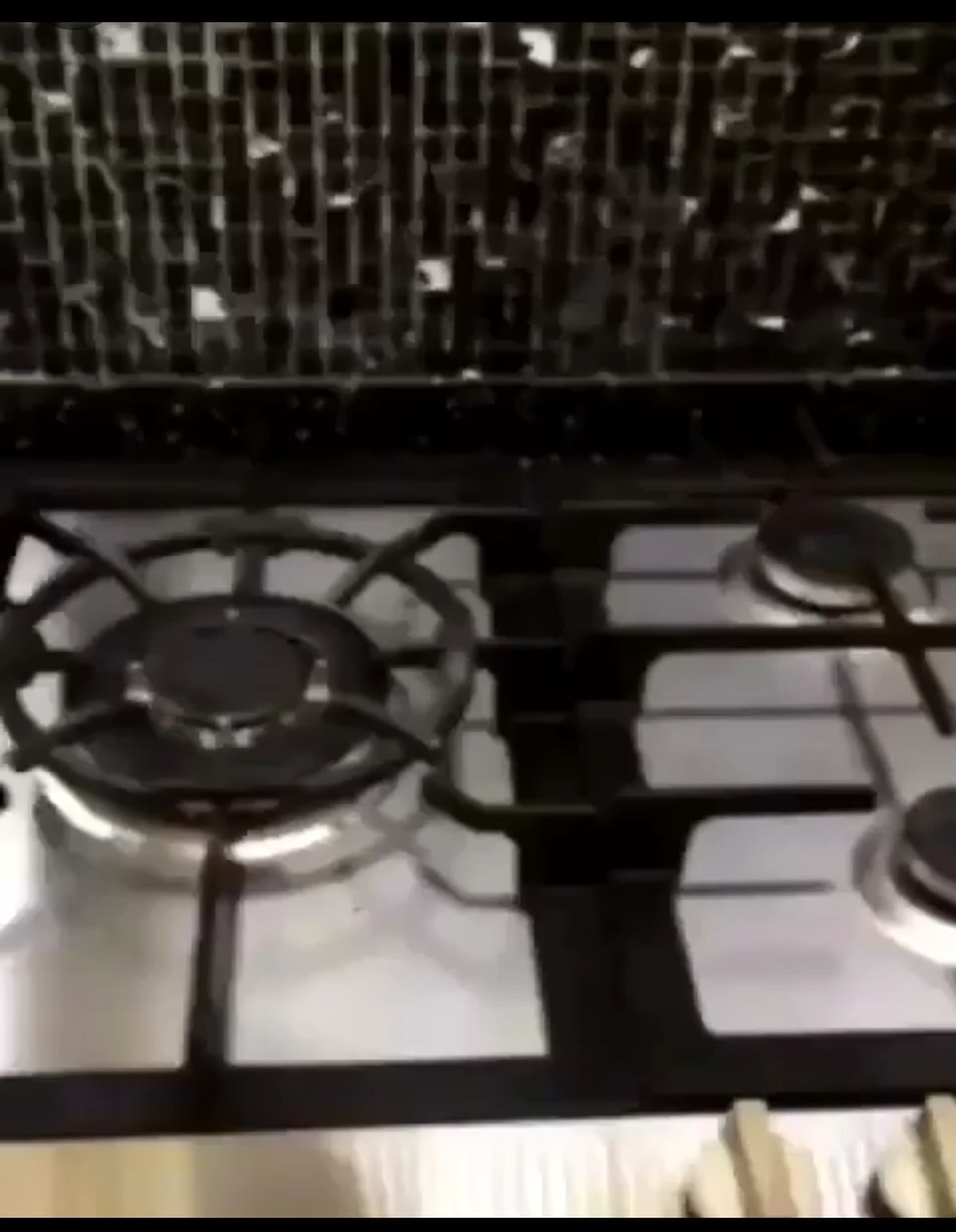 ترفندهایی برای تمیز کردن گاز آشپزخانه