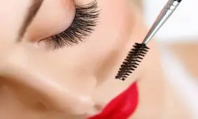 اکستنشن مژه را با این روش به راحتی جدا کنید