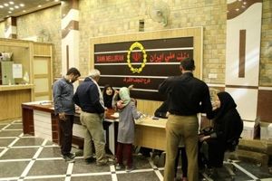 گزارش تصویری از خدمات شبانه روزی پرسنل بانک ملی ایران به زائران در روز اربعین