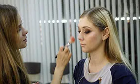 ترفند‌های آرایشی برای خانم‌های بلوند‎