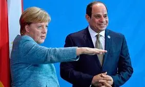 تظاهرات مخالفان مصری مقابل محل برگزاری نشست سیسی و مرکل/مساله حقوق بشر غایب مذاکرات دو طرف