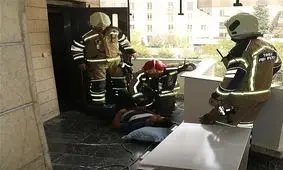 سقوط گاوصندوق ۲۰۰ کیلویی بر روی مرد جوان + تصاویر