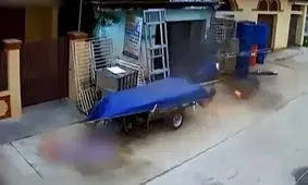 انفجار وحشتناک سیلندر گاز در نزدیکی یک مرد بخت برگشته + فیلم