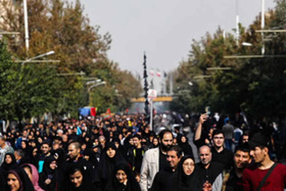 پیاده روی جاماندگان اربعین حسینی در تهران