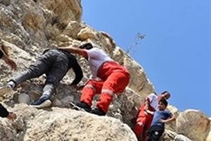 امدادگران هلال احمر ۶ نفر را در کوه‌های پردیس جم نجات دادند+تصاویر