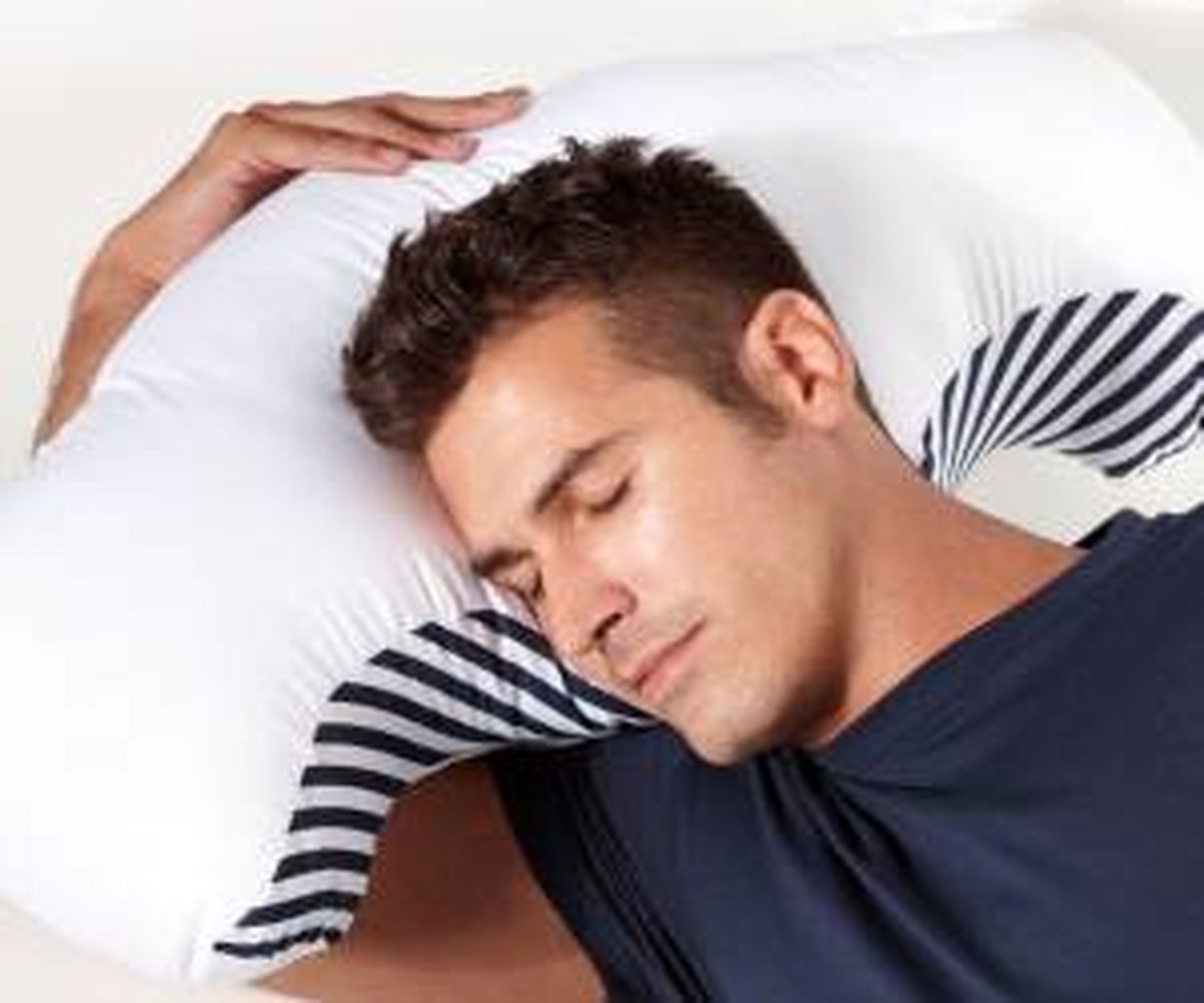 بهترین مدل خوابیدن برای کسانی که سوزش معده دارند