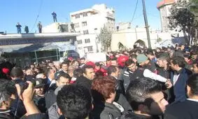 پیکر مطهر شهید آتش‌نشان بر دوش مردم اسلامشهر تشییع شد
