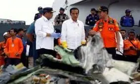 کشف بقایای ۴٨ نفر از مسافران هواپیمای سقوط کرده اندونزی