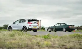 رویارویی «ب ام و 328i E36 سالخورده» با «هیوندای i30 N جویای نام»