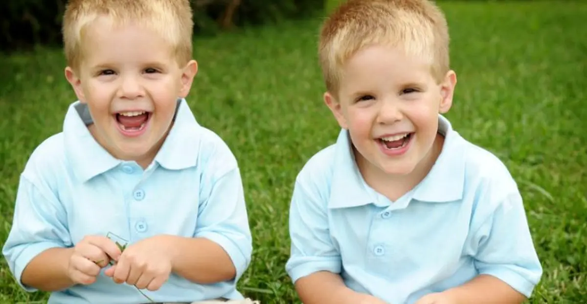 چطور با کودکان دوقلو رفتار کنیم؟
