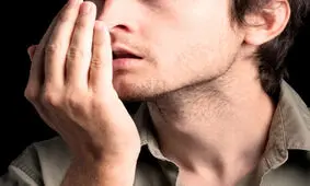 چگونه بوی بد دهان را از بین ببریم؟ + اینفوگرافیک