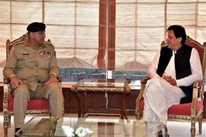 دیدار عمران‌خان با فرمانده ستاد ارتش پاکستان پس از ملاقات با ظریف/ گمانه‌زنی درباره صدور دستور جدید برای آزادی مرزبانان ایرانی