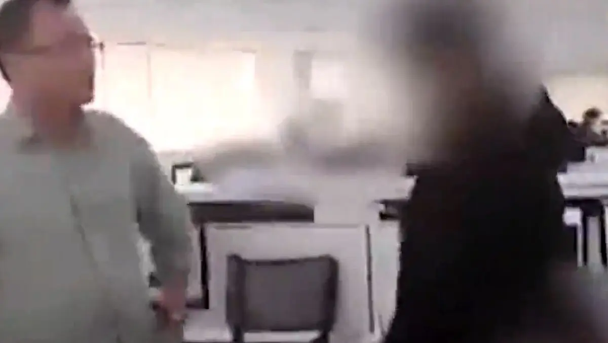 کتک کاری شدید کارمند و رئیس شرکت ! + فیلم