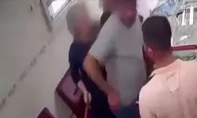 چند زن خشمگین با چکش به موبایل فروشی حمله ور می شوند+ فیلم