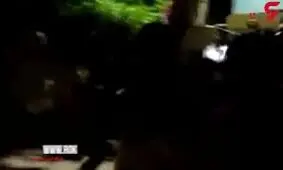رفتار وحشیانه مردی با دخترش! + فیلم