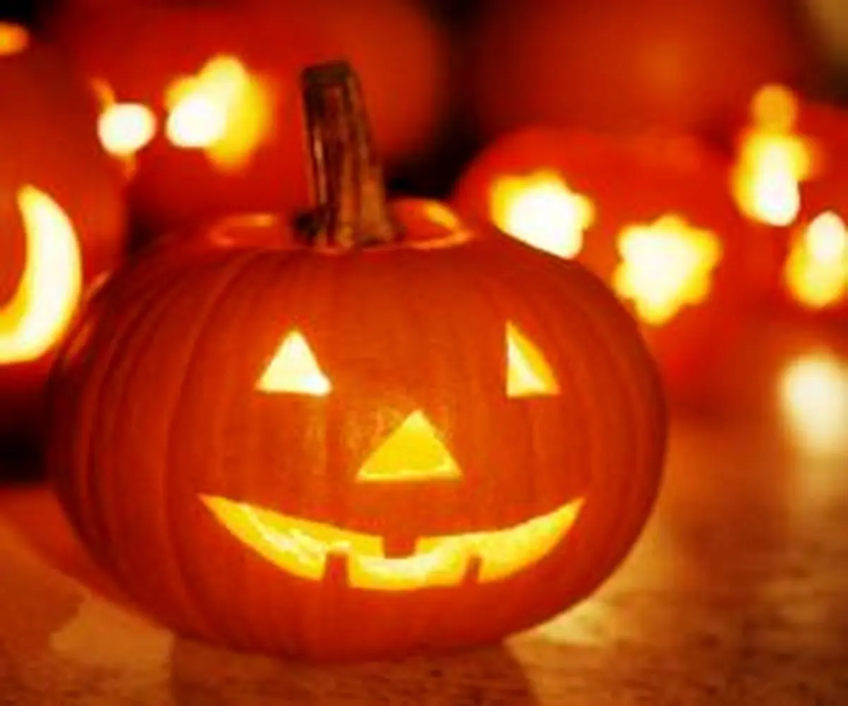 قدم زدن دختر بی سر در خیابان ؟! + تصاویر عجیب