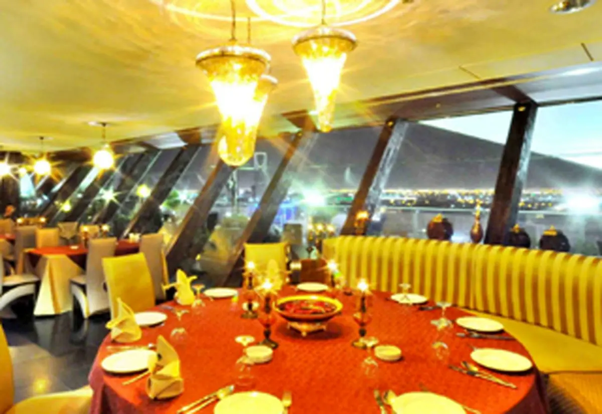 واکنش غیرمنتظره پیشخدمت‌های رستوران به نارضایتی مشتریان +فیلم