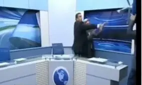 درگیری کارشناس با عوامل پشت صحنه برنامه زنده تلویزیونی +فیلم