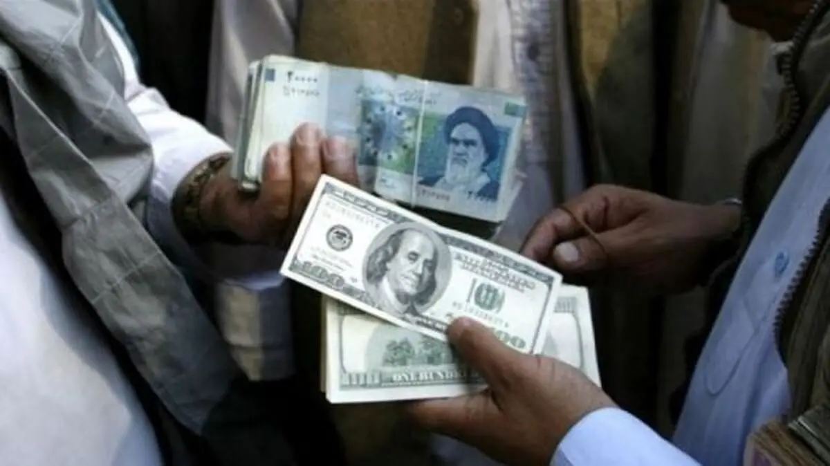 هشدار رئیس کمیسیون اقتصادی مجلس به دولت/ دلالان دلار برای سوء‎استفاده از تحریم‎ها سفره پهن کردند