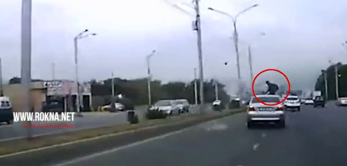 تصادف شدید دوچرخه سوار با خودرو هنگام ورود به اتوبان + فیلم
