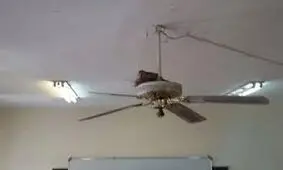 سقوط پنکه سقفی کلاس بر سر دانش آموزان دختر در آبادان