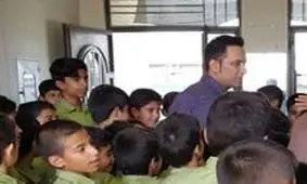 معلمی که جان ۲۷ دانش آموزش را نجات داد +عکس