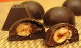 شکلات مغزدار را با هر نوع مغزی که دوست دارید درست کنید + ویدئو