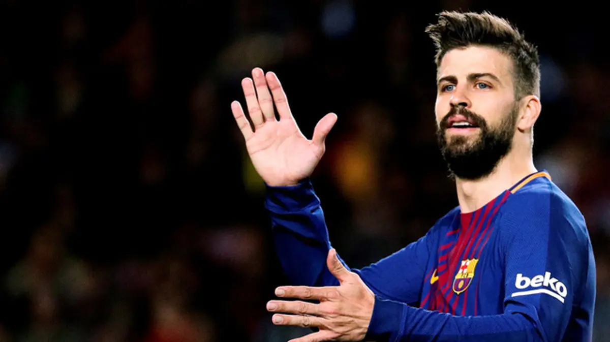 ویدیو/اولین ضربه سر پیکه در میلان به آینه بغل اتوبوس