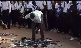 تنبیه عجیب دانش آموزان موبایل به دست در گابن! +فیلم