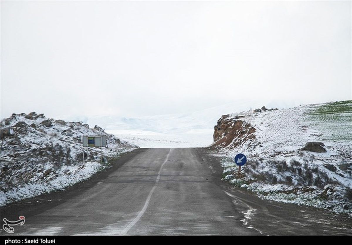برف ۲ جاده را سفیدپوش کرد/ بارش باران در محورهای ۱۳ استان
