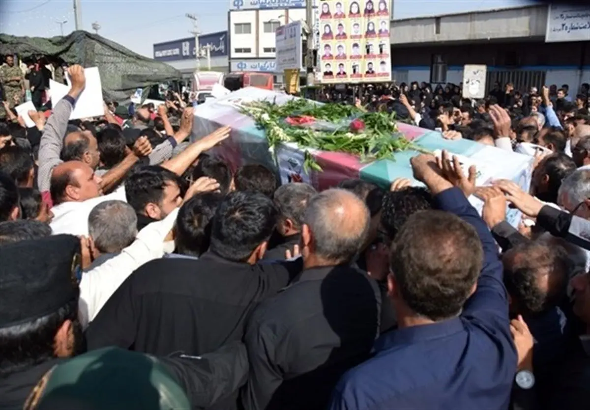 پیکر سرباز شهید خیری در اندیکا تشییع شد