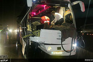 تصادف اتوبوس با تریلی در محور آزاد راه خرم آباد