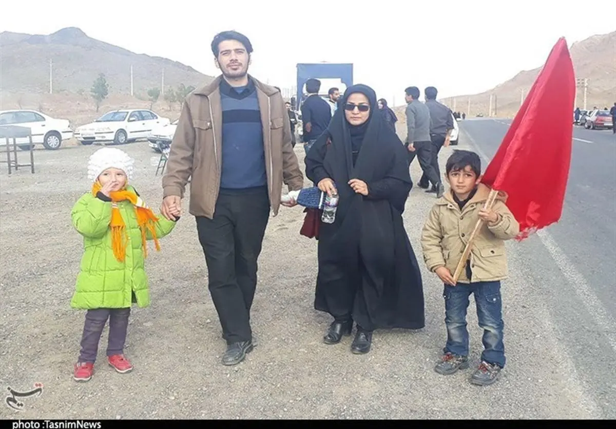 پیاده‌روی مردم نطنز ‌تا آستان مقدس امامزاده شاه سلطان حسین(ع) + تصاویر