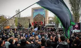 عزادار شدن دروازه ورود تشیع در سوگ امام مهربانی‌ها