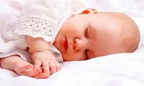 ماجرای بوسه مرگباری که جان نوزاد را گرفت